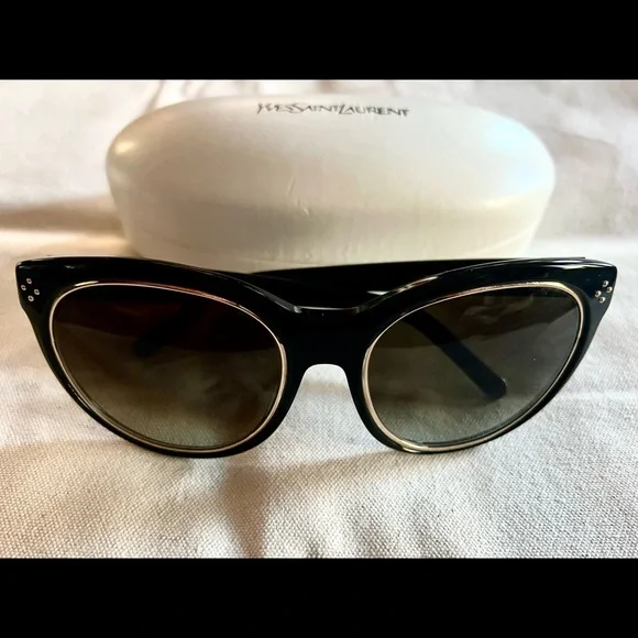 Authentic Chloe CE 690S Sunglasses in Black Chloe CH0233S 001 Sunglasses - US main image 3